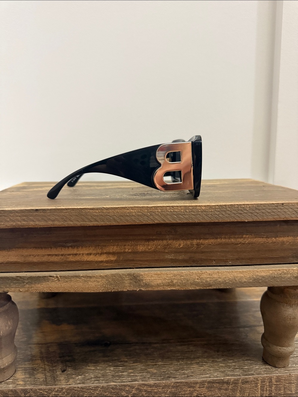 Burberry Frith BE4312 Oversized Square Sunglasses - Black/Gold - Picture 5 of 10